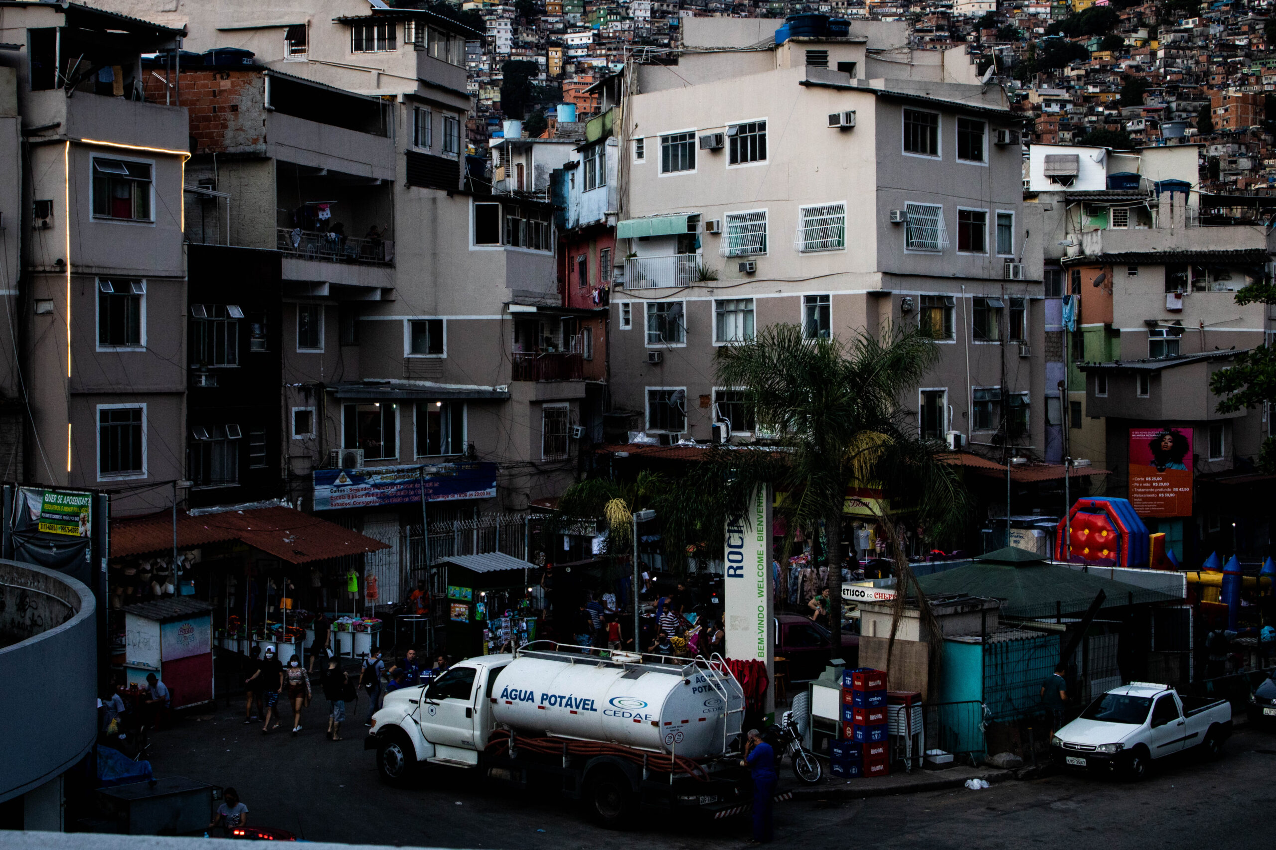 12 dias sem solução: Moradores da Rocinha continuam sem água e a CEDAE não tem previsão do reabastecimento