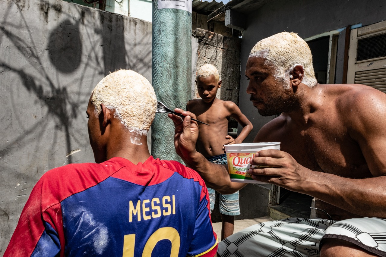 Melissa de Oliveira: moradora do Dendê retrata a beleza da favela