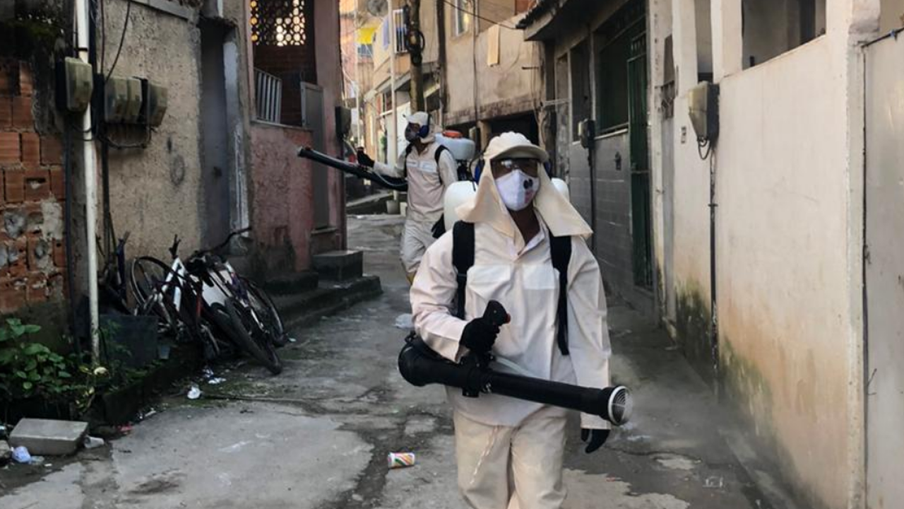 Cedae realiza sanitização em 12 favelas esta semana; Veja o calendário