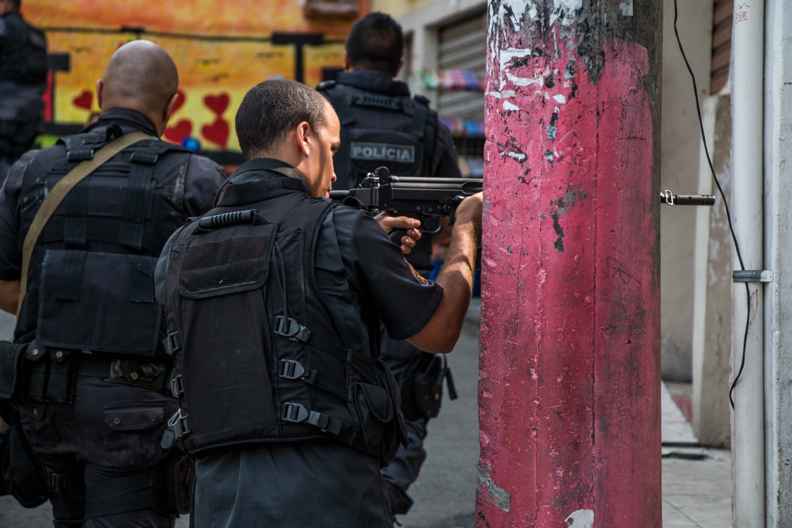 STF mantém suspensão de operações policiais em favelas do Rio na pandemia