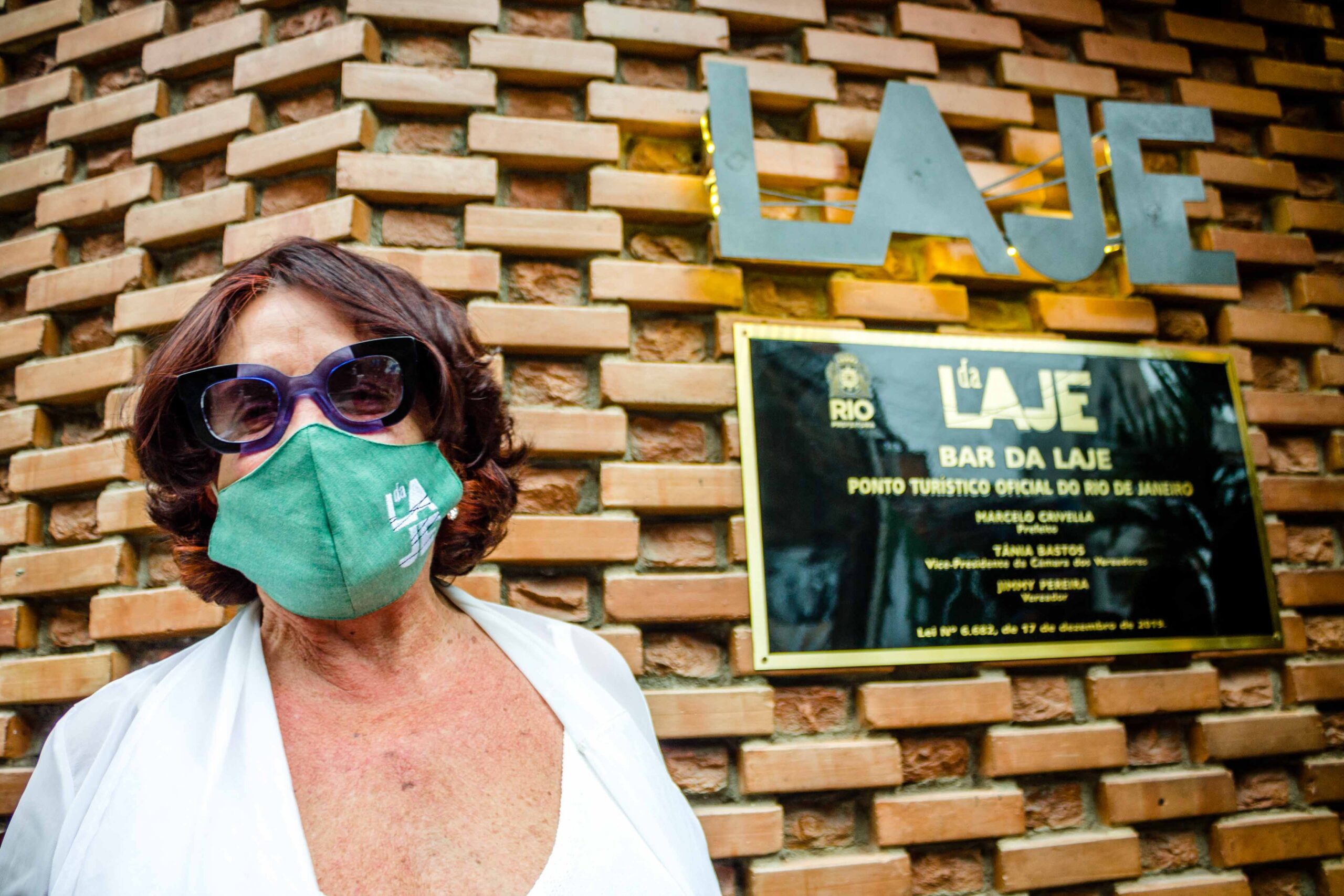 Bar da Laje, no Vidigal, se torna ponto turístico