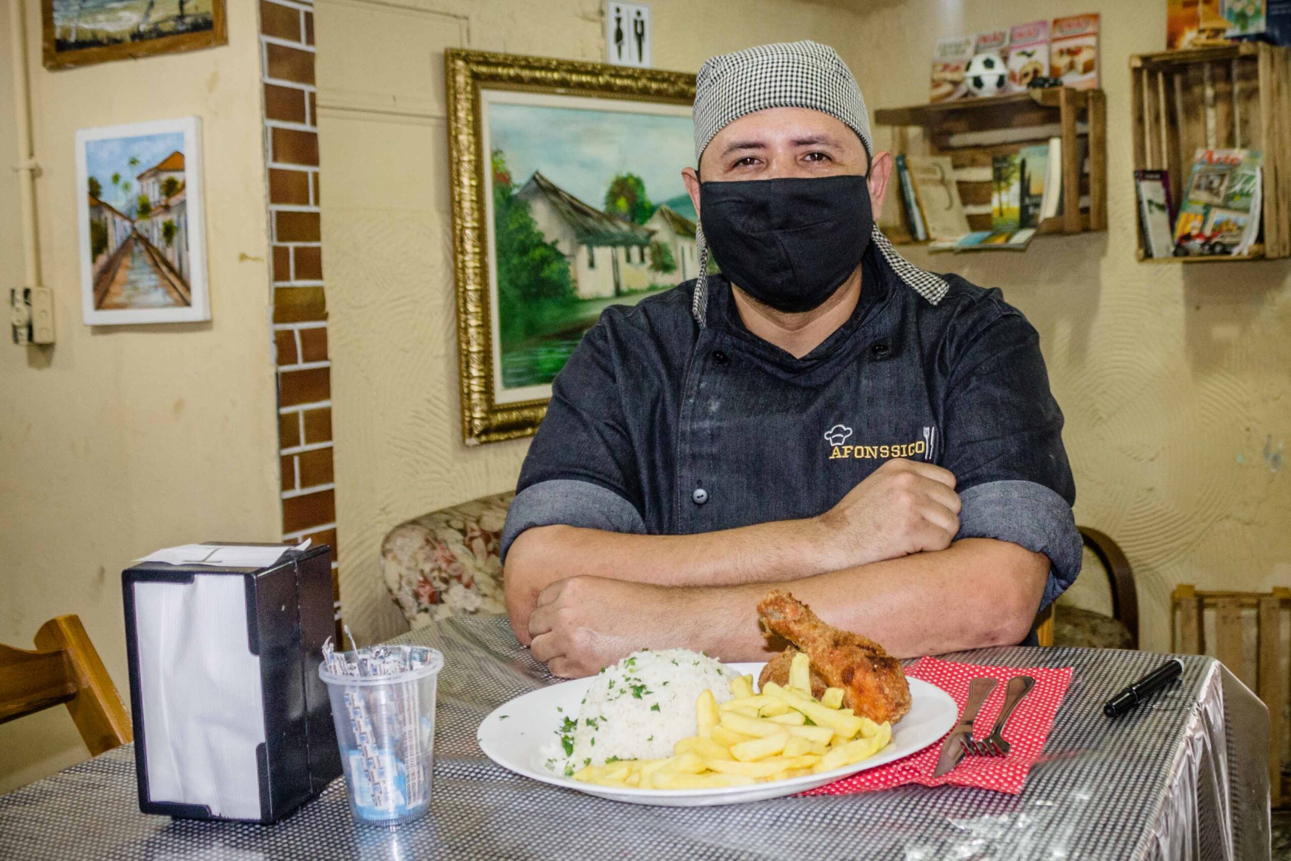 Afonssico: Chefe de cozinha do Complexo do Alemão se reinventa durante à pandemia