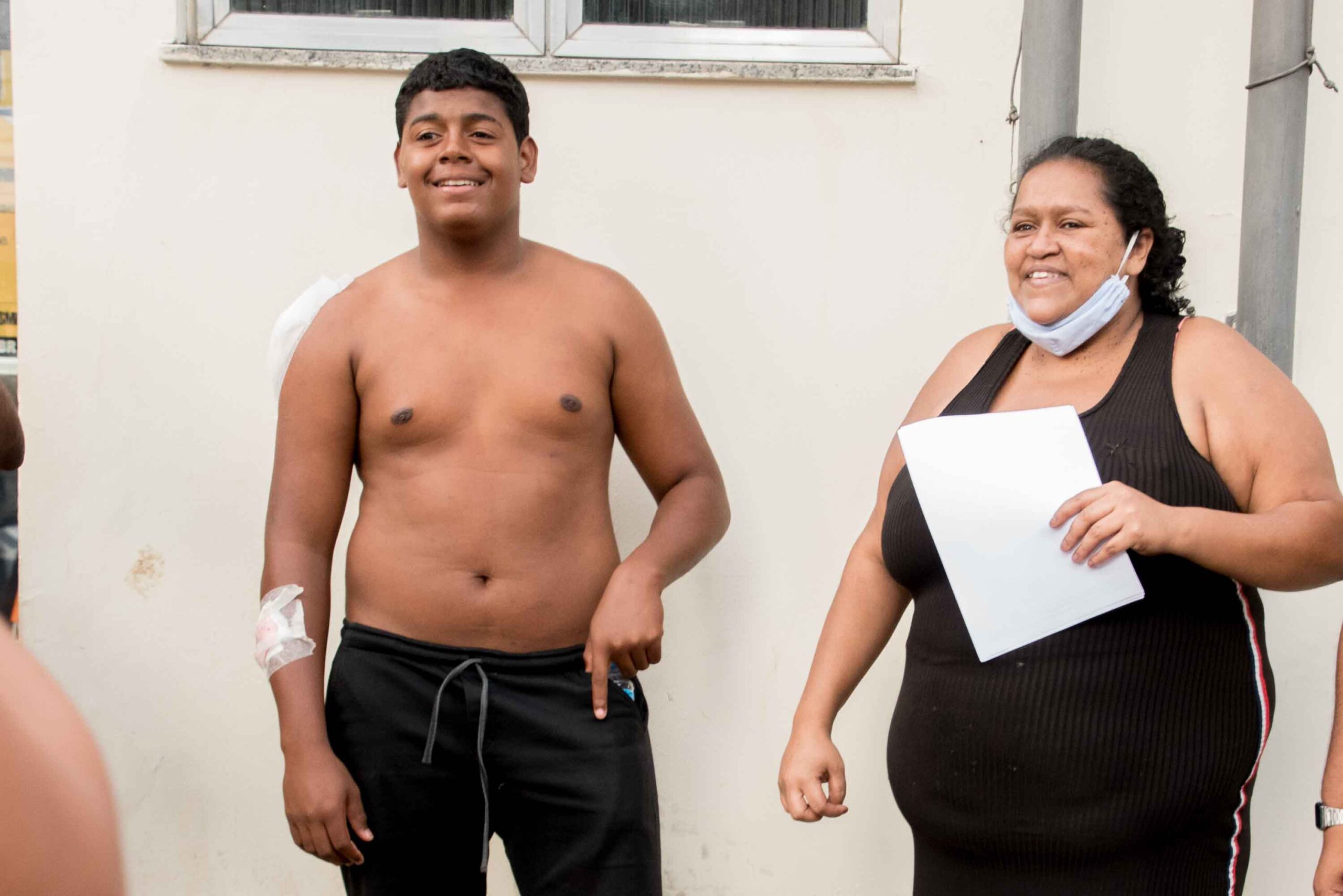 Jovem baleado trabalhando foi solto e pode comemorar finalmente seu aniversário