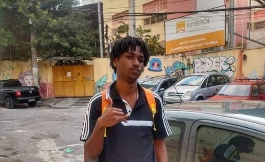 Sem nenhuma prova, Danillo Felix, morador do Morro da Chácara, está preso há um mês