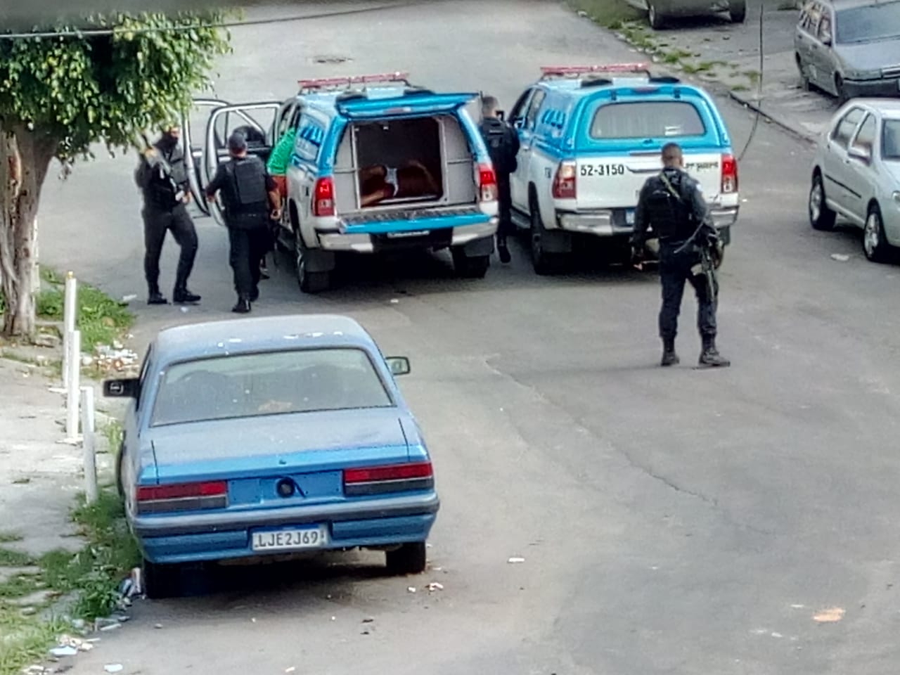 Manhã de tiroteio no Complexo da Penha deixa baleados