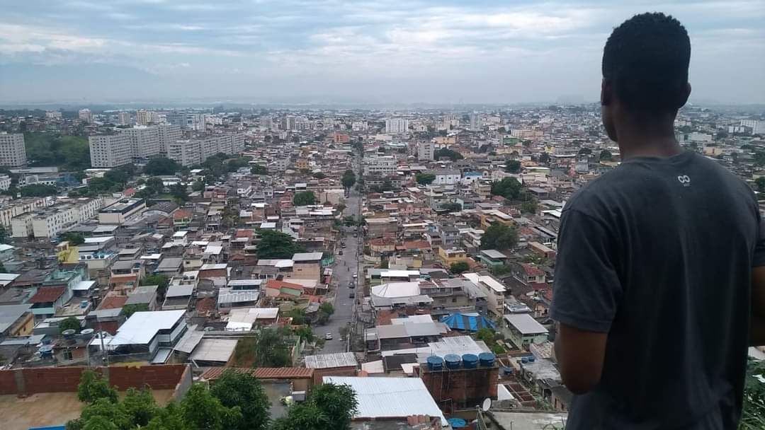 Vendedor de brigadeiros Luiz Guerreiro lança vakinha on-line