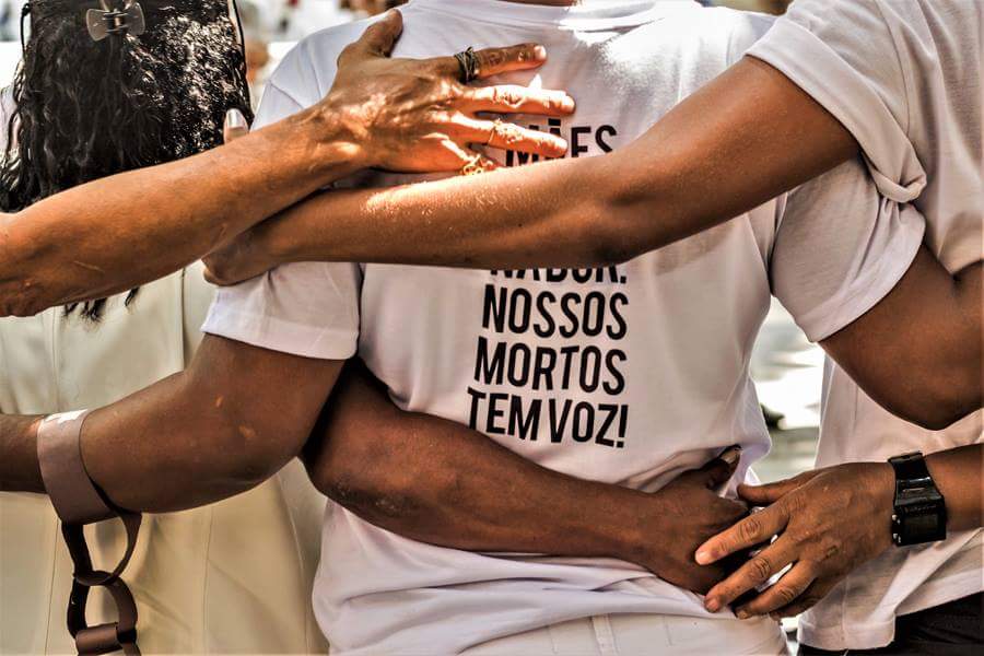 Mães da favela: o luto que vira luta