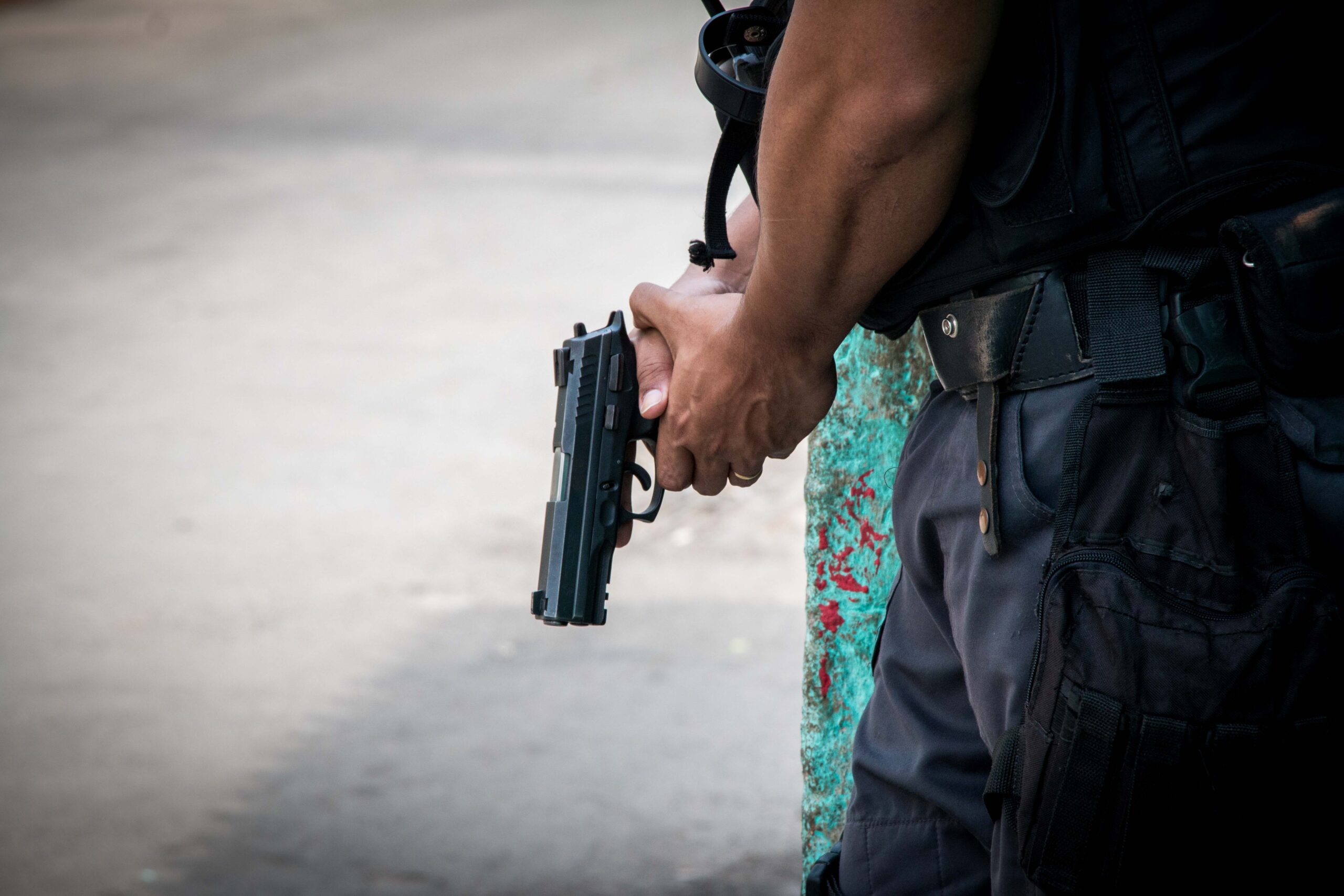 Manhã de tiroteio durante operações na Mangueira e em Madureira; VÍDEO