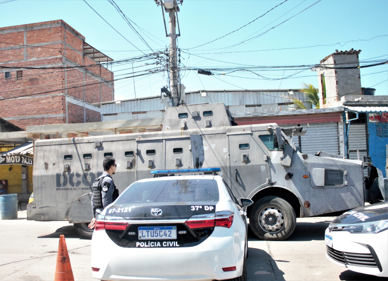 Mais de 300 policiais e 5 caveirões participam de mega operação no Complexo da Maré