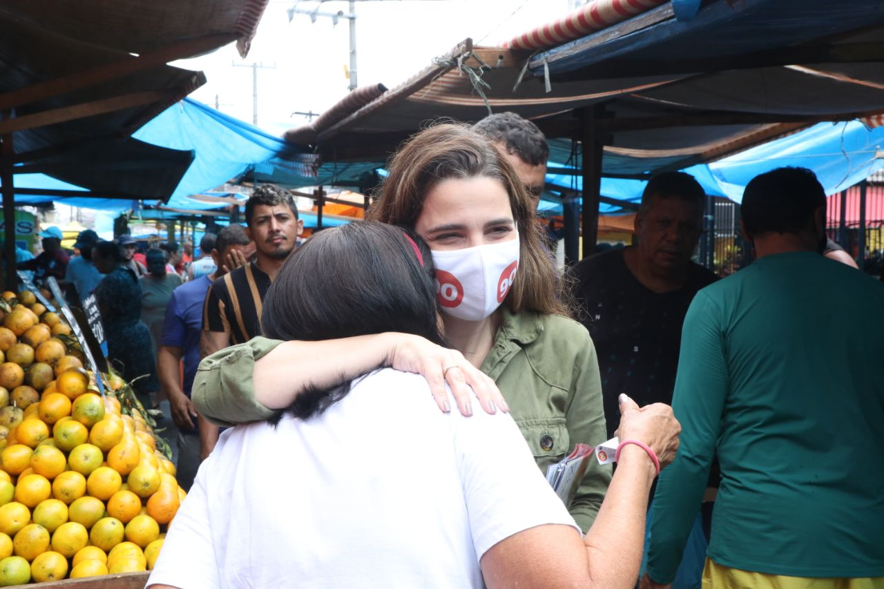 Clarissa Garotinho visita o Complexo da Maré e promete retorno do programa Favela Bairro