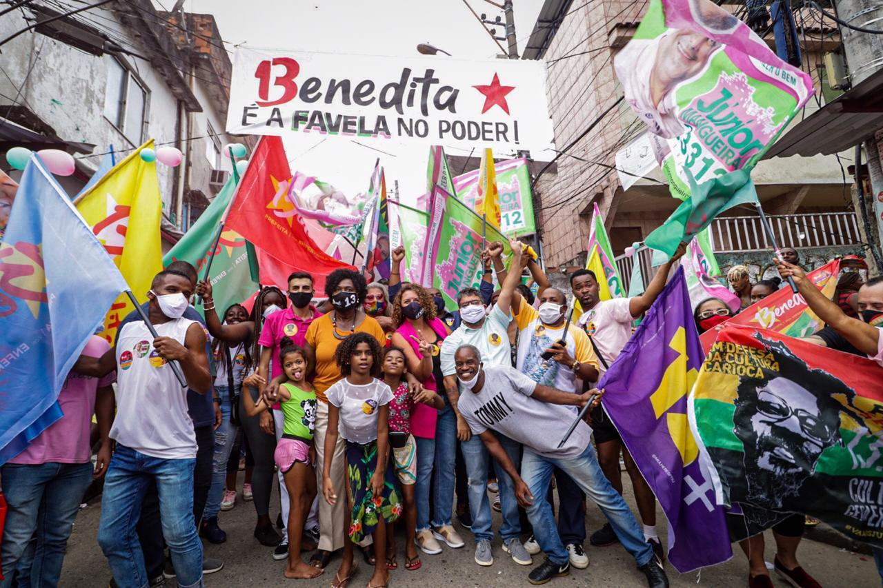 Benedita da Silva (PT) visita Morro da Mangueira e promete apoio financeiro aos desfiles das Escolas de Samba