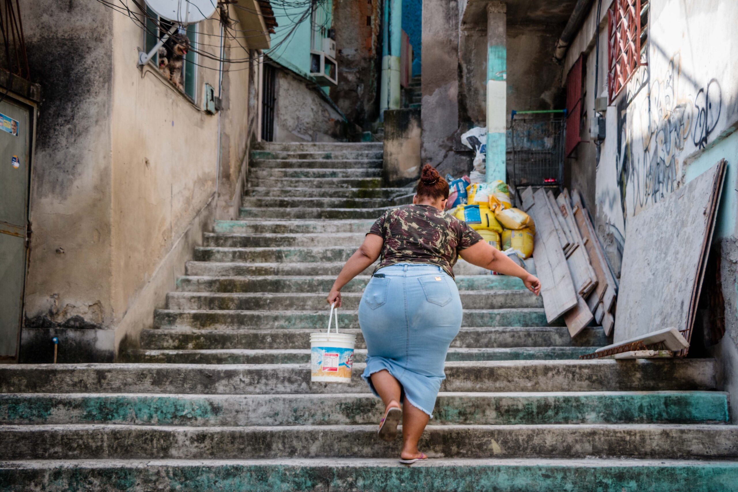 Moradores do Morro da Baiana estão há 15 dias sem água