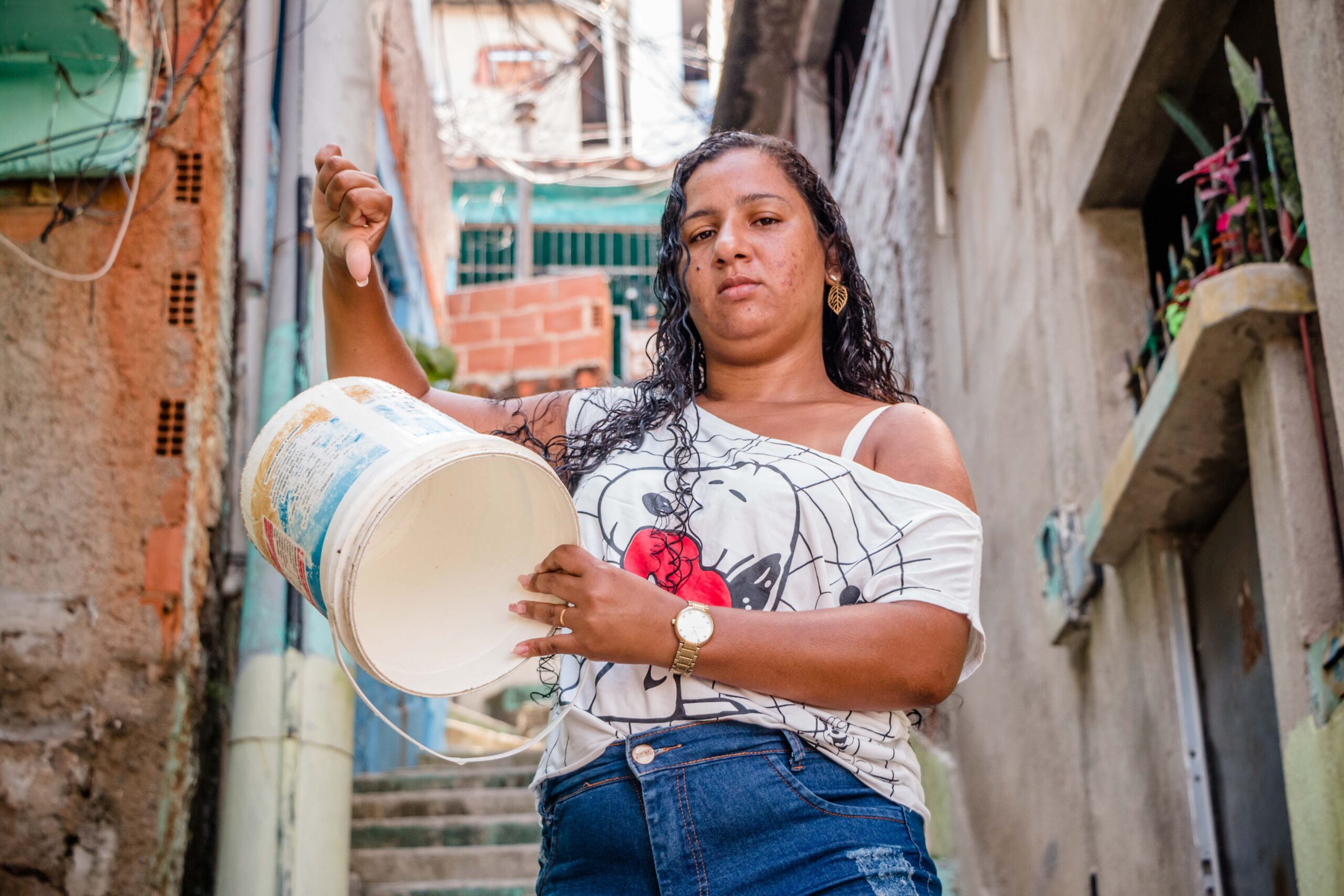 Moradores de várias favelas podem passar o Natal sem água