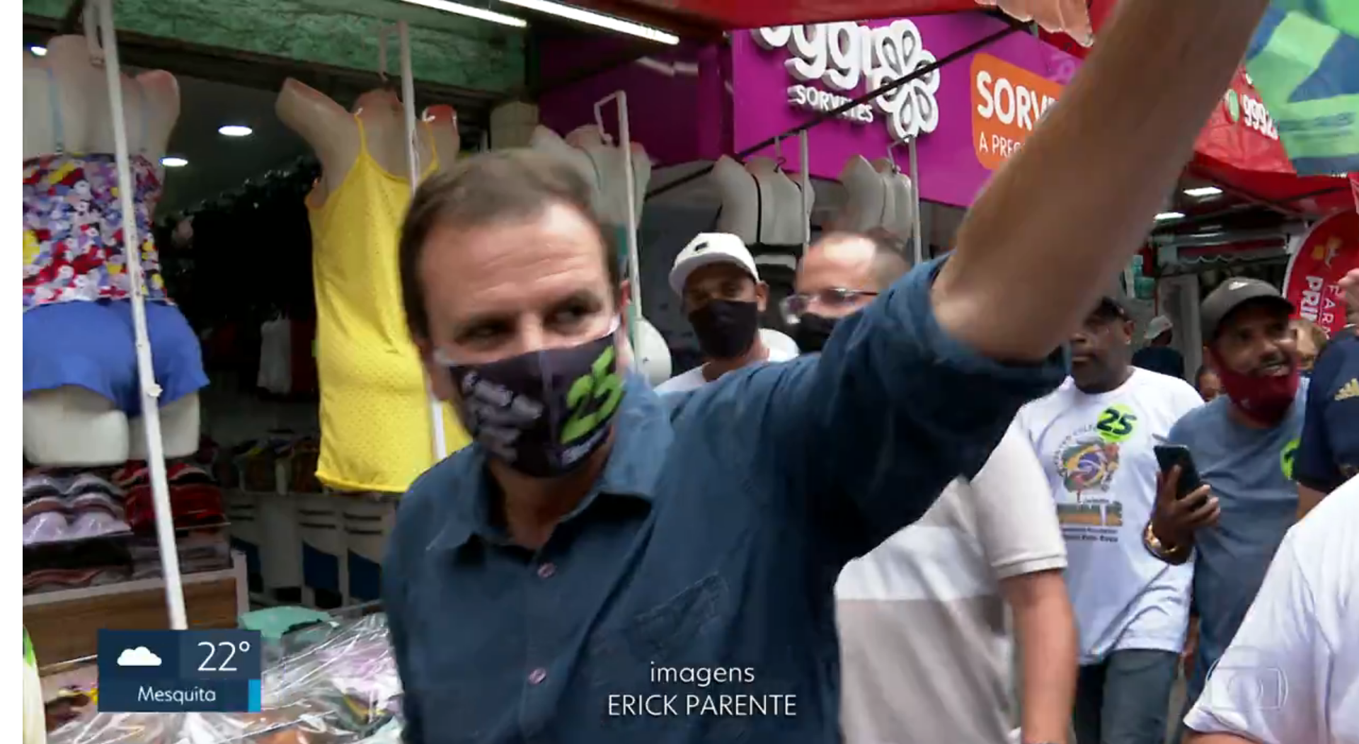 Durante caminhada na Rocinha, Eduardo Paes (DEM) promete retornar com o projeto Favela Bairro