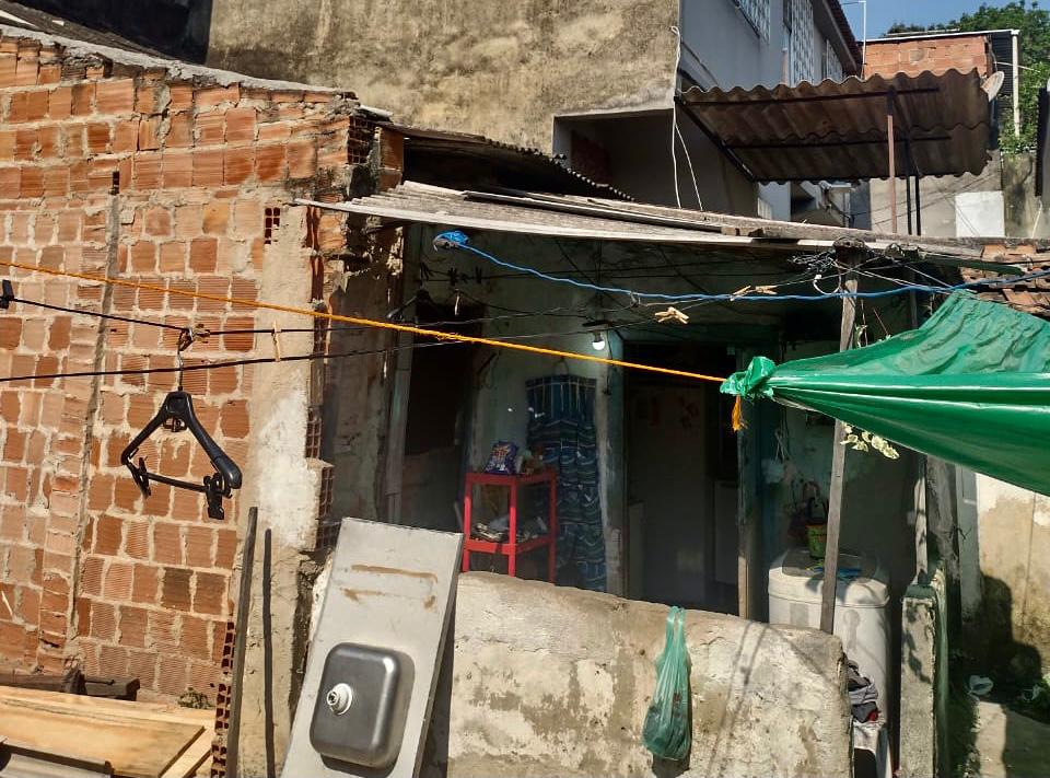Professora faz vaquinha online para ajudar a reformar casa de aluno do Alemão