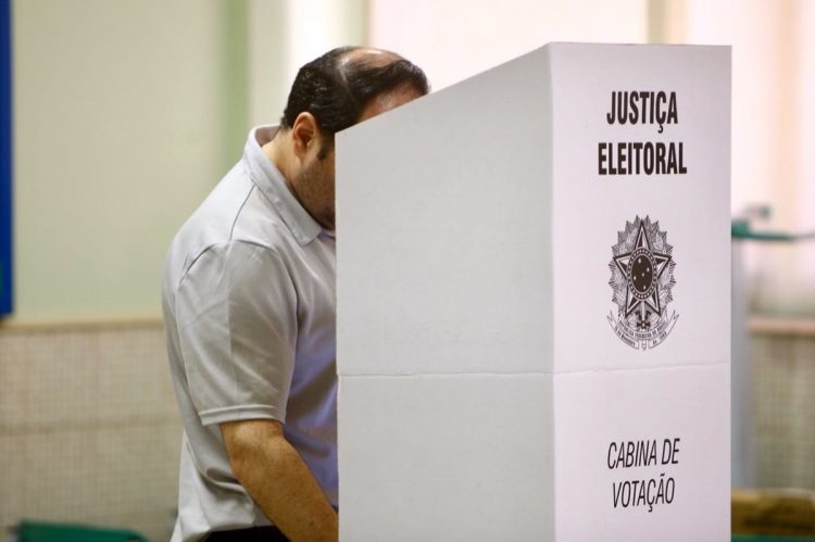 Confira os resultados das principais zonas eleitorais do Complexo do Alemão