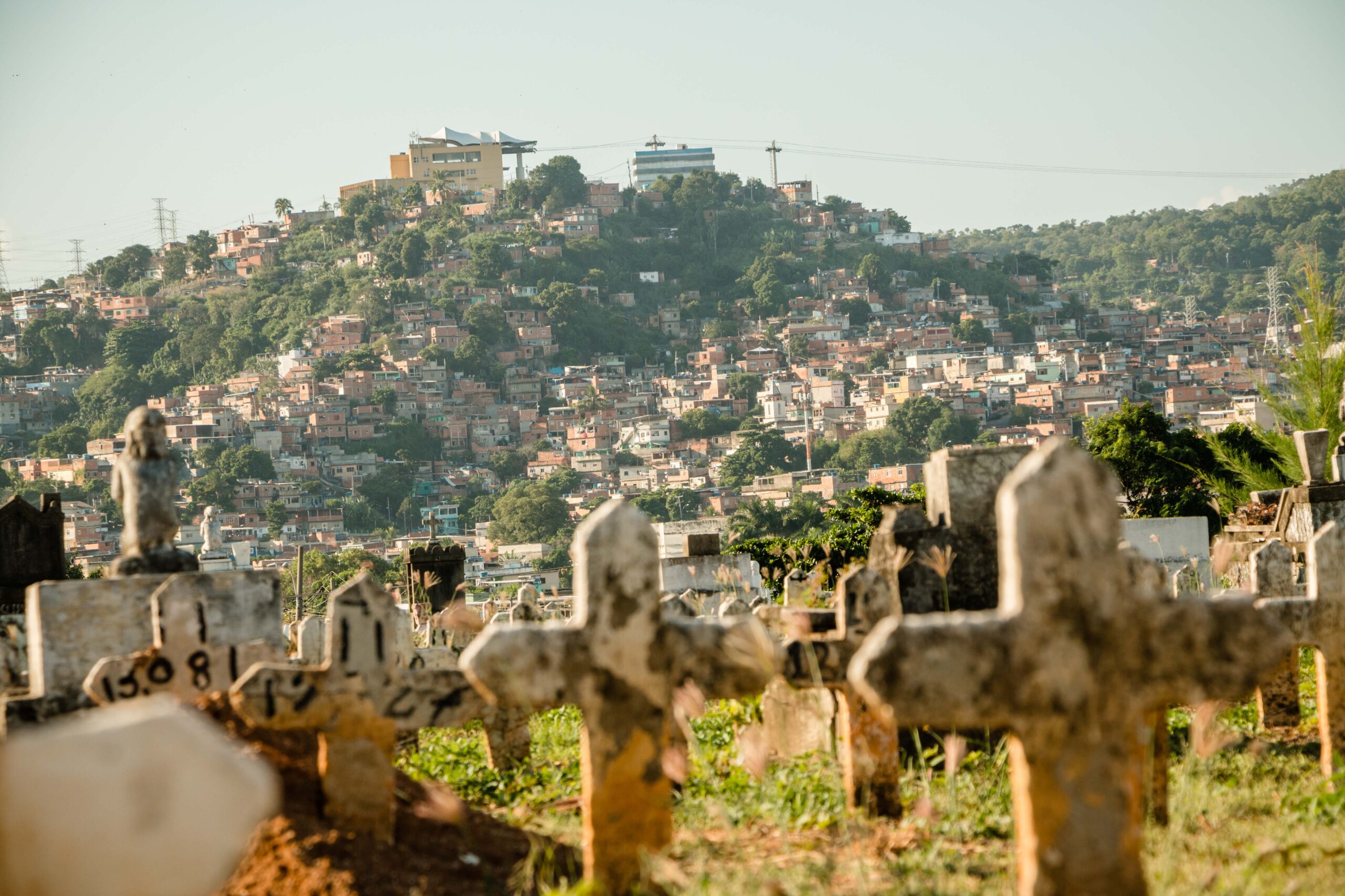 Mais de 900 moradores de 25 favelas do Rio morreram por Covid-19