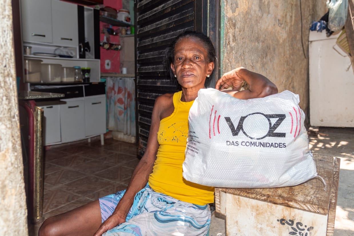 Ação “Por Um Natal Melhor” distribui 800 cestas básicas nos Complexos do Alemão e Penha