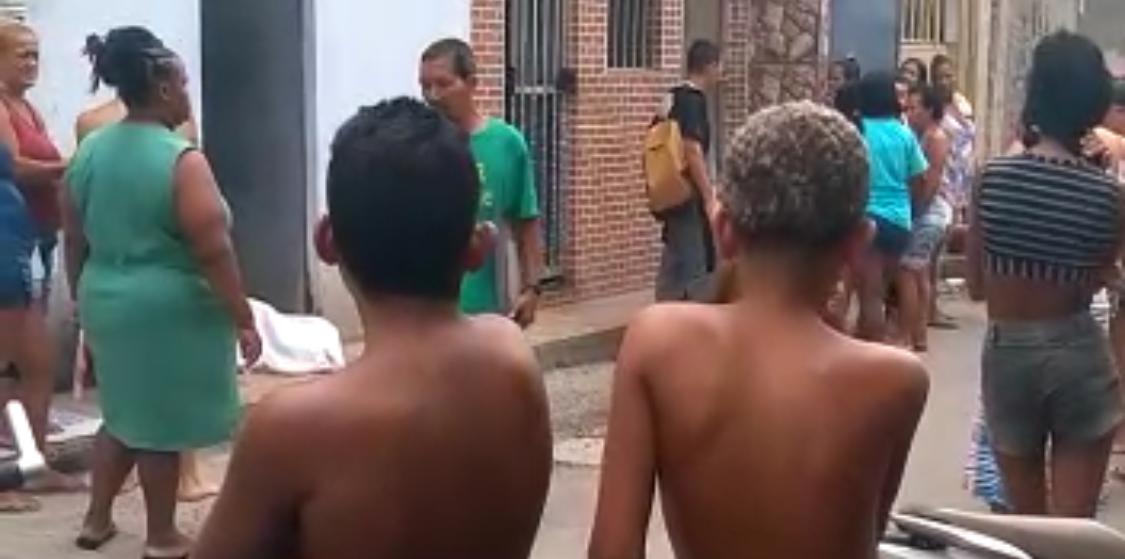 Feminicídio: Homem mata a facada a mulher na localidade das Casinhas, no Alemão