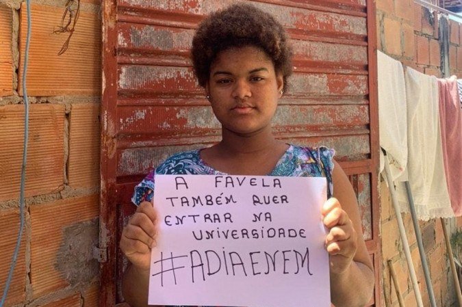 OPINIÃO | ADIA ENEM: A favela também tem direito de ingressar na universidade