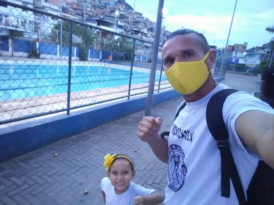 Amor aos ringues e pelo Complexo do Alemão; Conheça a história do Mestre Henrique Silva