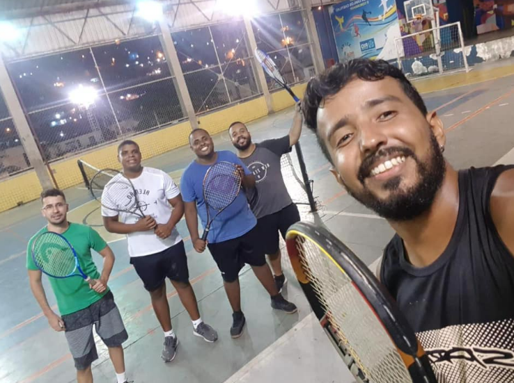 Aula de tênis é a nova atração da Vila Olímpica do Alemão