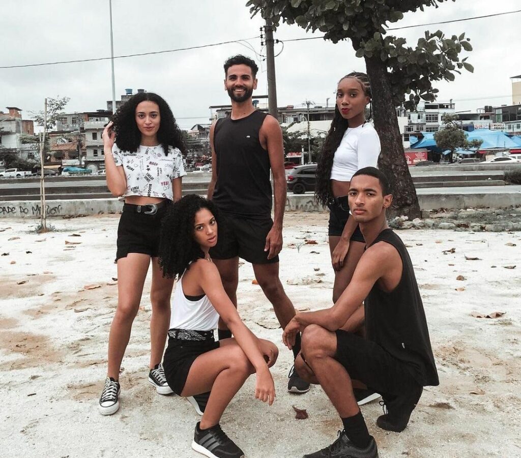 O @dancemareoficial é um grupo de dança do Complexo da Maré que já tem seu trabalho reconhecido na comunidade.