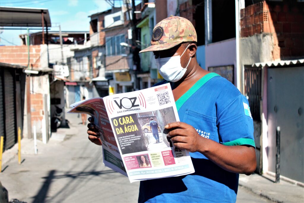 Jornal impresso do Voz das Comunidades