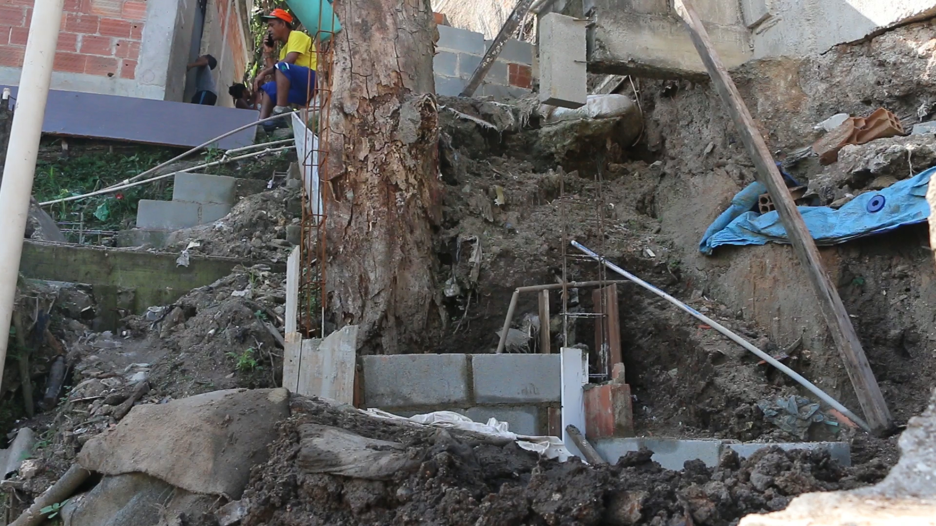 Zona do Medo: localidade do Complexo do Alemão apresenta risco de deslizamento
