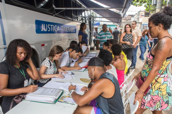 Disponível calendário do ônibus da Justiça itinerante para a favela da Maré e Manguinhos