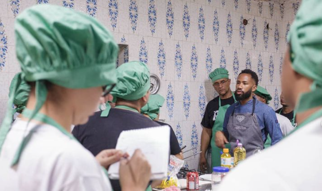 Curso gratuito do chef João Diamante abriu 50 vagas para Moradores do Andaraí; saiba como participar