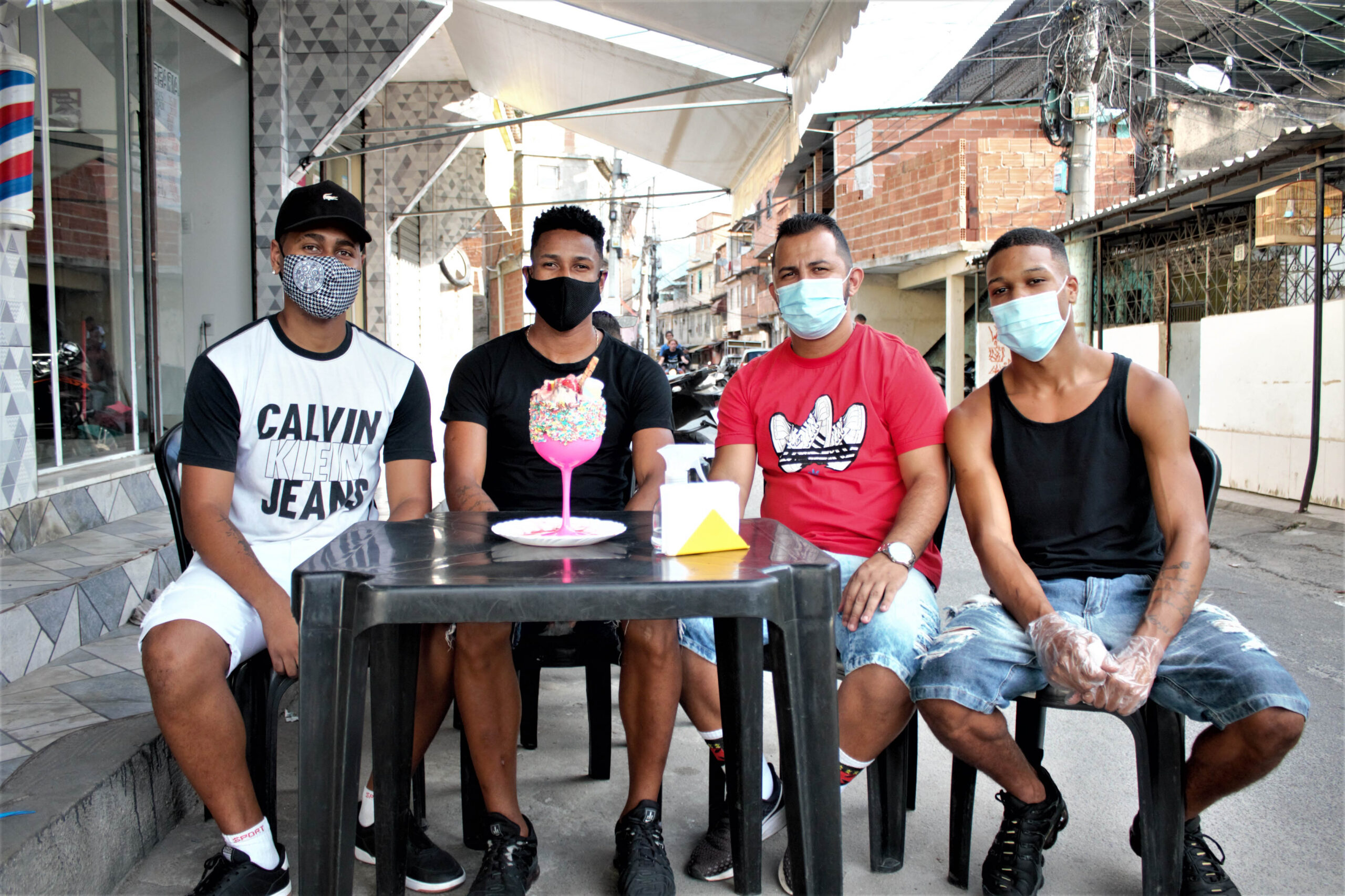 Sorveteria “Brother’s” no Alemão inova ao preparar gelados direto na chapa