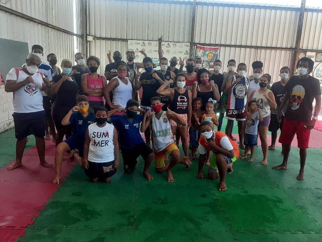 Preparando campeões: projeto em Deodoro disponibiliza aulas de Muay Thai e Jiu-Jitsu para jovens de favela