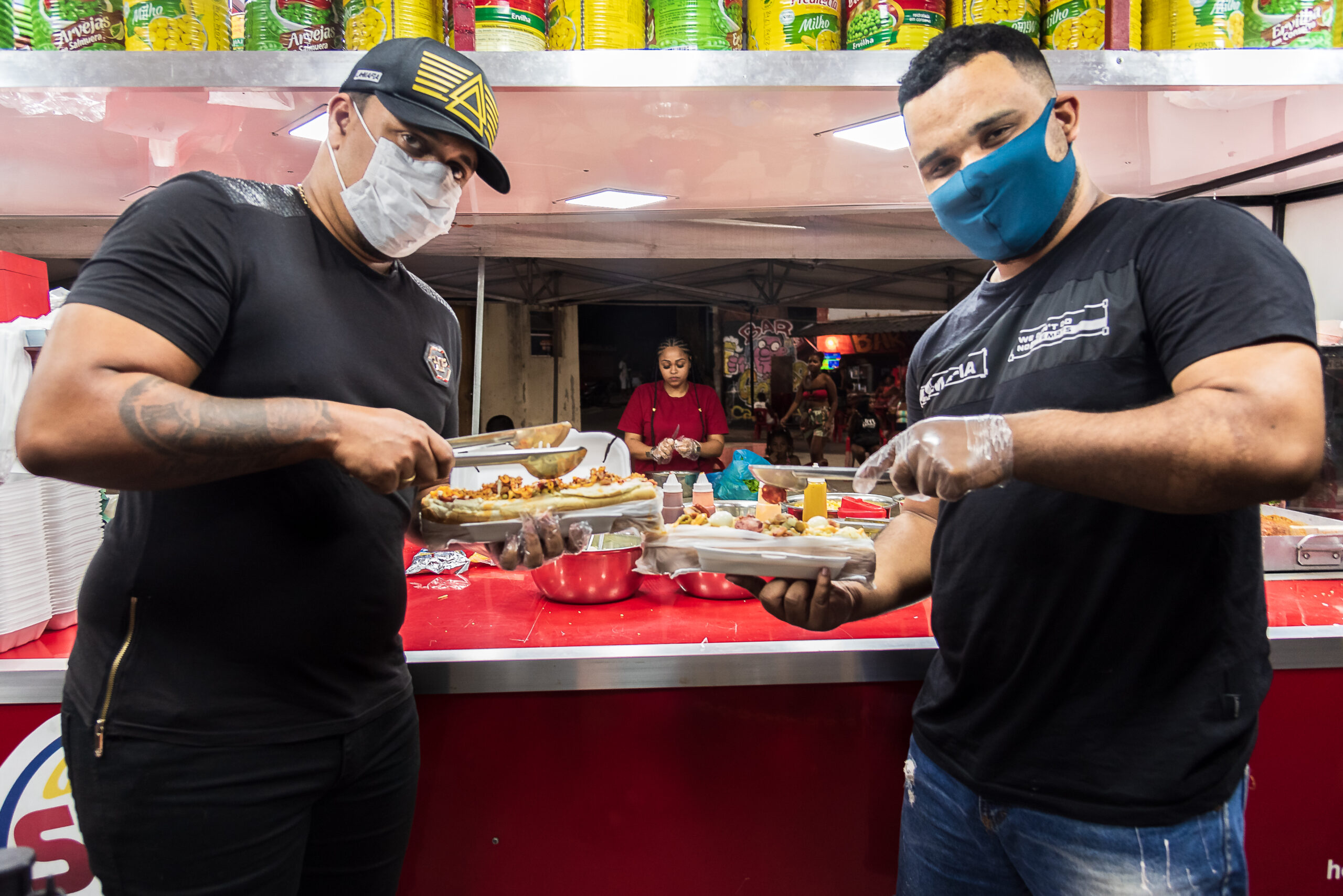 Sabor e qualidade: Conheça o cachorro-quente de 33 centímetros na Penha
