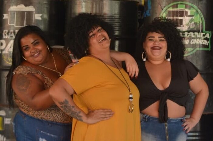 Promovendo a autoestima feminina, o projeto “O Glamour da Favela” premiará modelos Plus Size neste sábado
