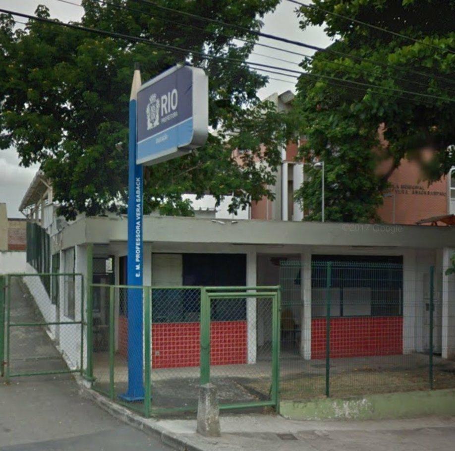 Devido aos furtos da fiação elétrica, escola no Alemão está sem luz há uma semana