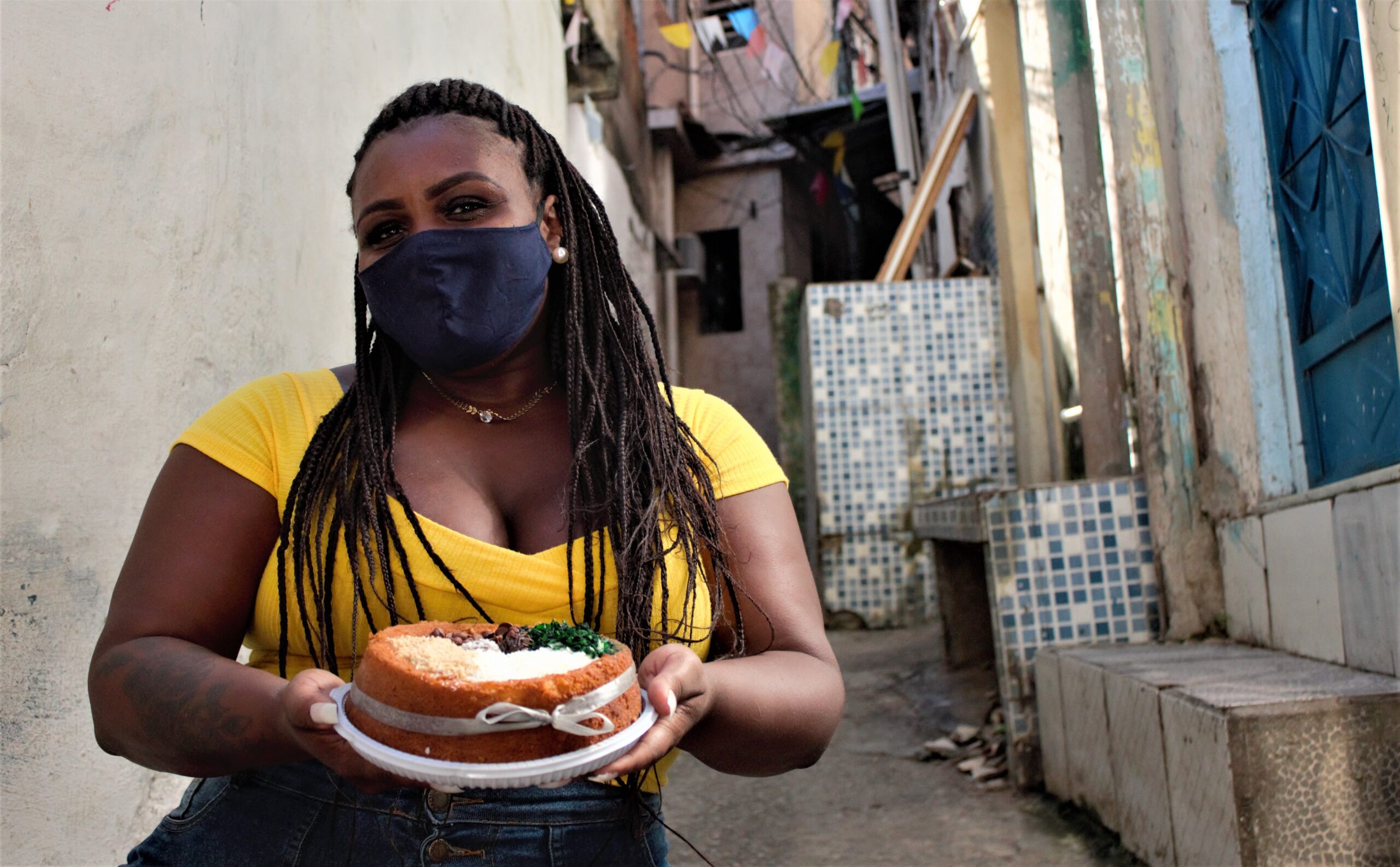 Saiba como está a vida de Deborah Santos após sucesso com Bolo de Feijoada