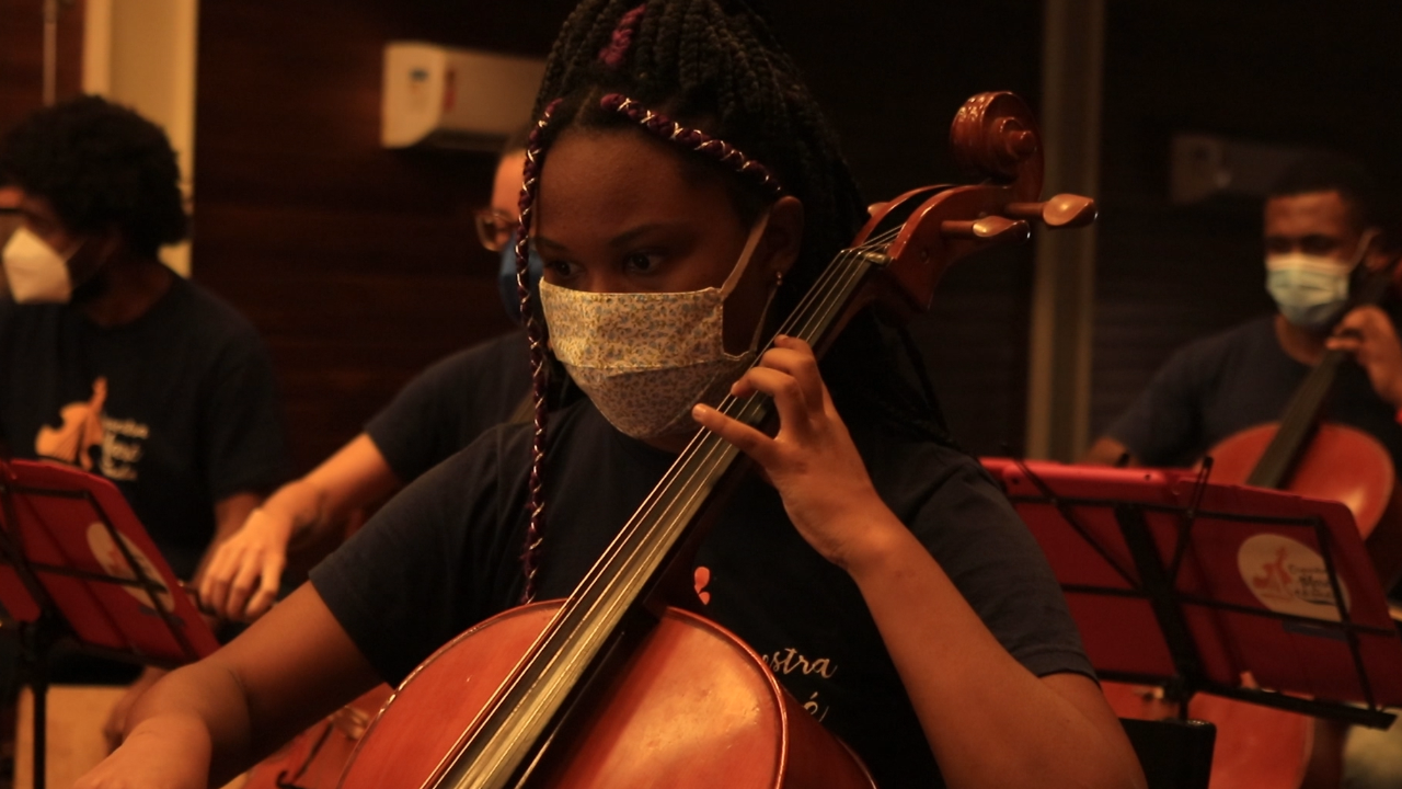 VÍDEO: Orquestra Maré do Amanhã transforma a vida de jovens através da música clássica
