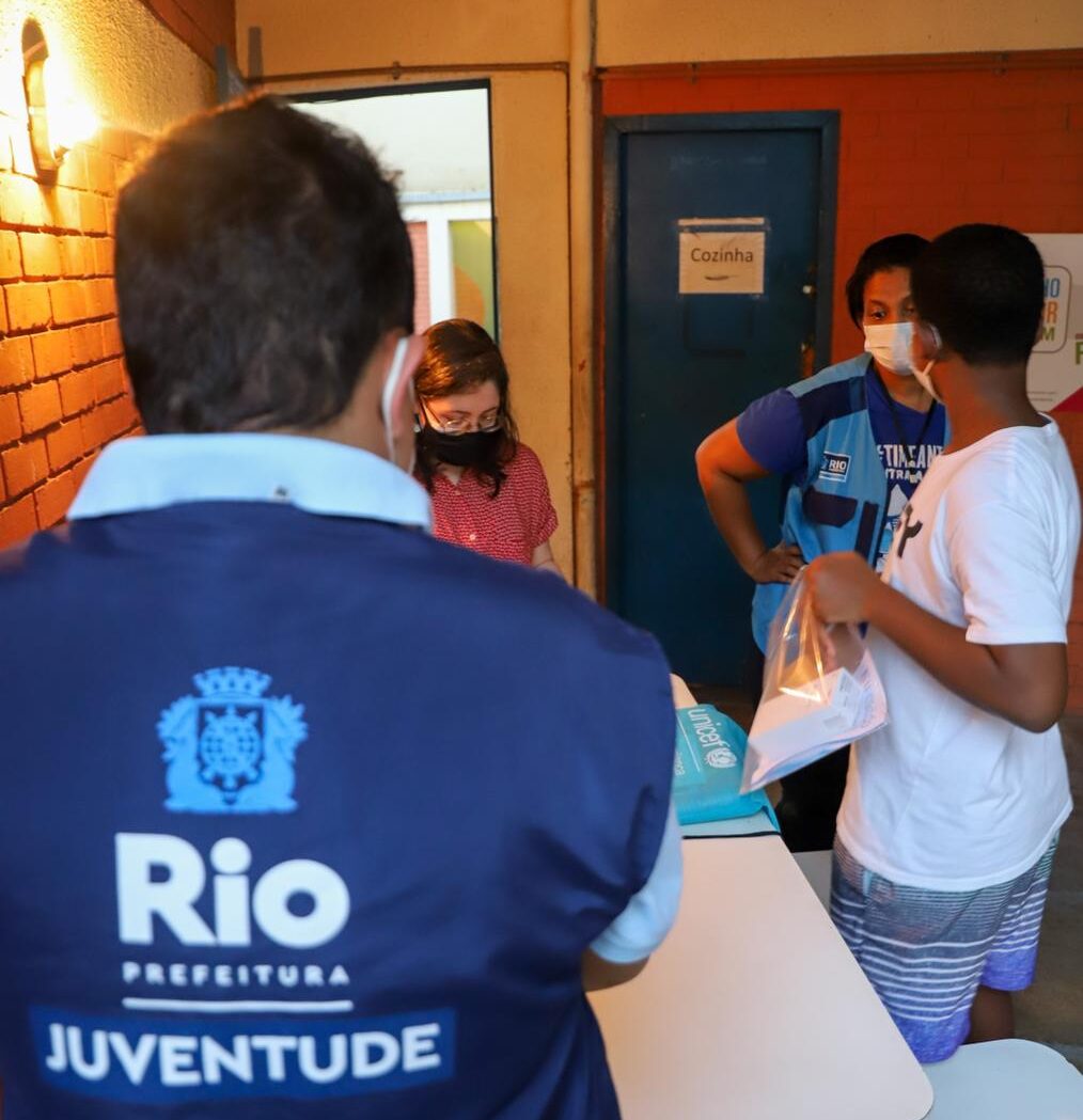 Um mês após operação violenta, jovens do Jacarezinho começam a receber assistência psicológica