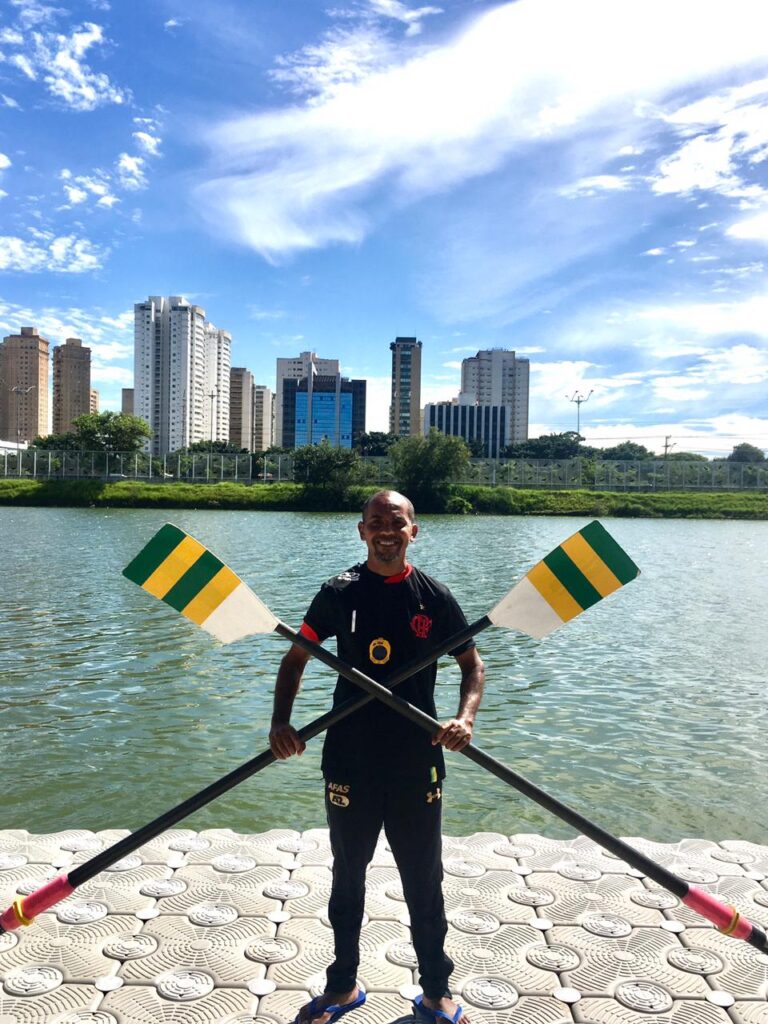 Com a seleção Paralímpica - campeão da regata internacional de Gavirate - Itália 2016, e segundo lugar na regata qualificatória paralímpica para as Paralimpíadas de Tóquio 2021, também na Itália. Foto: Acervo Pessoal