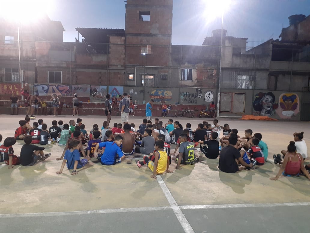 Projeto social em Manguinhos busca parceiros para realizar colônia de férias; saiba como ajudar