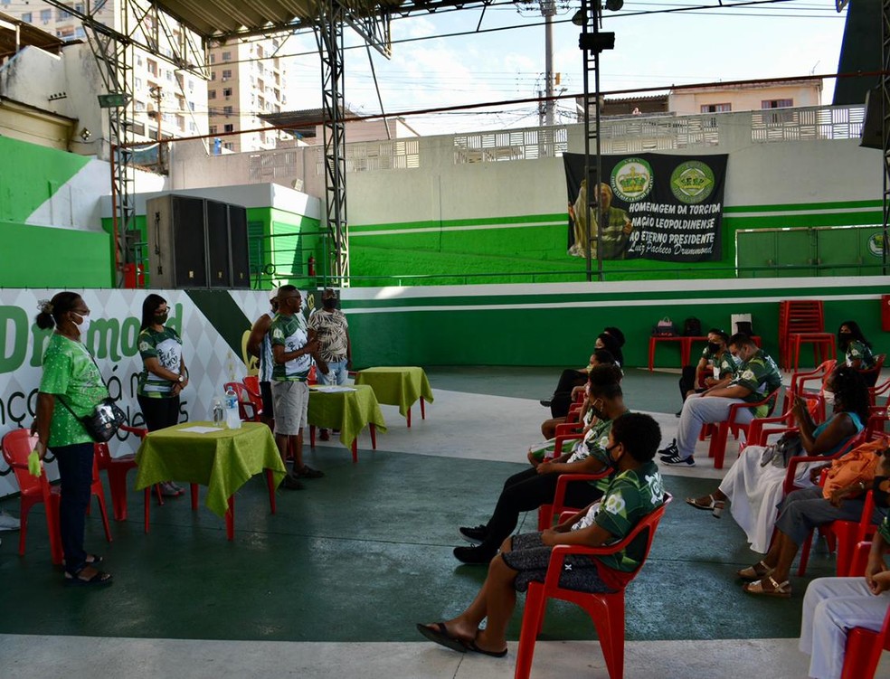 Escola Imperatriz Leopoldinense promove programa de assistência médica para moradores locais