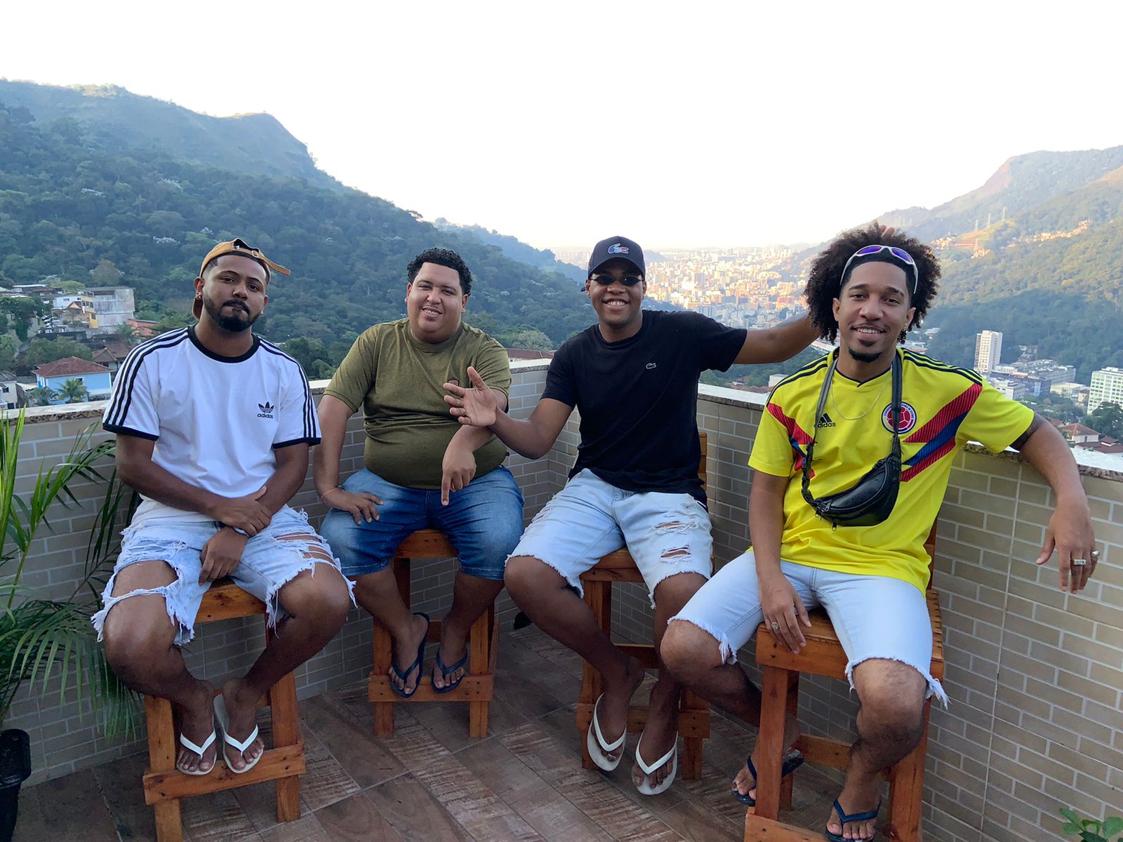 Inspirados no Poesia Acústica, artistas de comunidade lançam o projeto ‘Poesia de Favela’