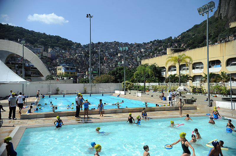 Complexo Esportivo da Rocinha abre inscrições para natação infantil e hidroginástica
