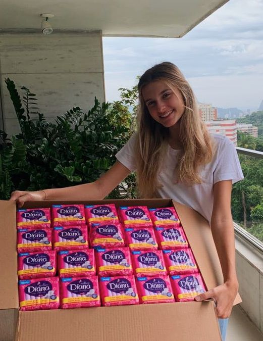 Através da Absorvendo Amor, ressalta-se a importância das políticas públicas pensarem mais nas mulheres